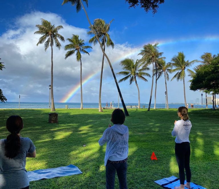 beach sunset yoga hawaii waikiki honolulu 7 1 768x665
